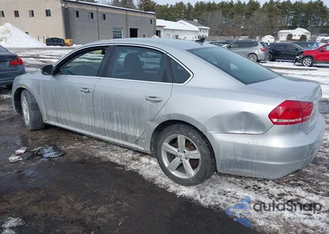 2013 Volkswagen Passat 2.5L Se z USA, uszkodzony, nr VIN 1VWBP7A39DC080339